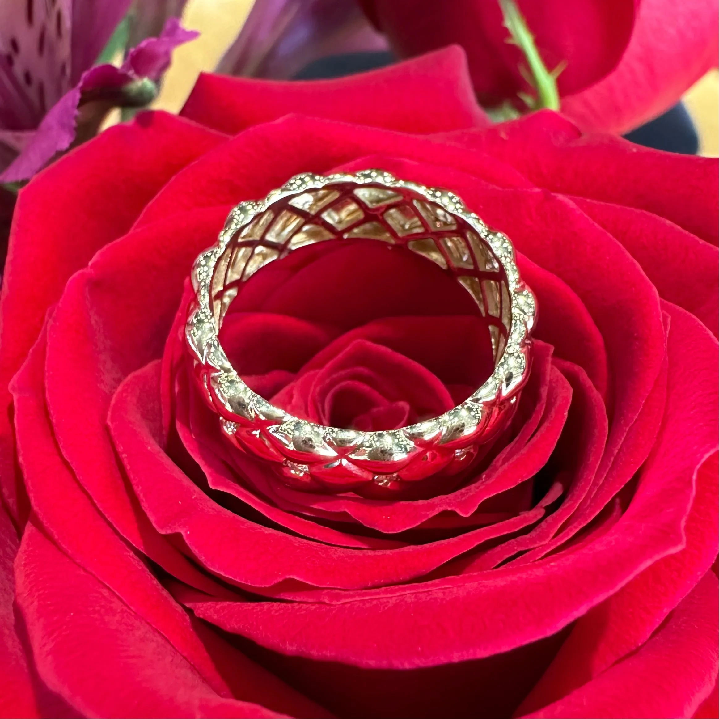 A. Jaffe Diamond Quilted Wide Band 14K Yellow Gold Ring FR3188/18