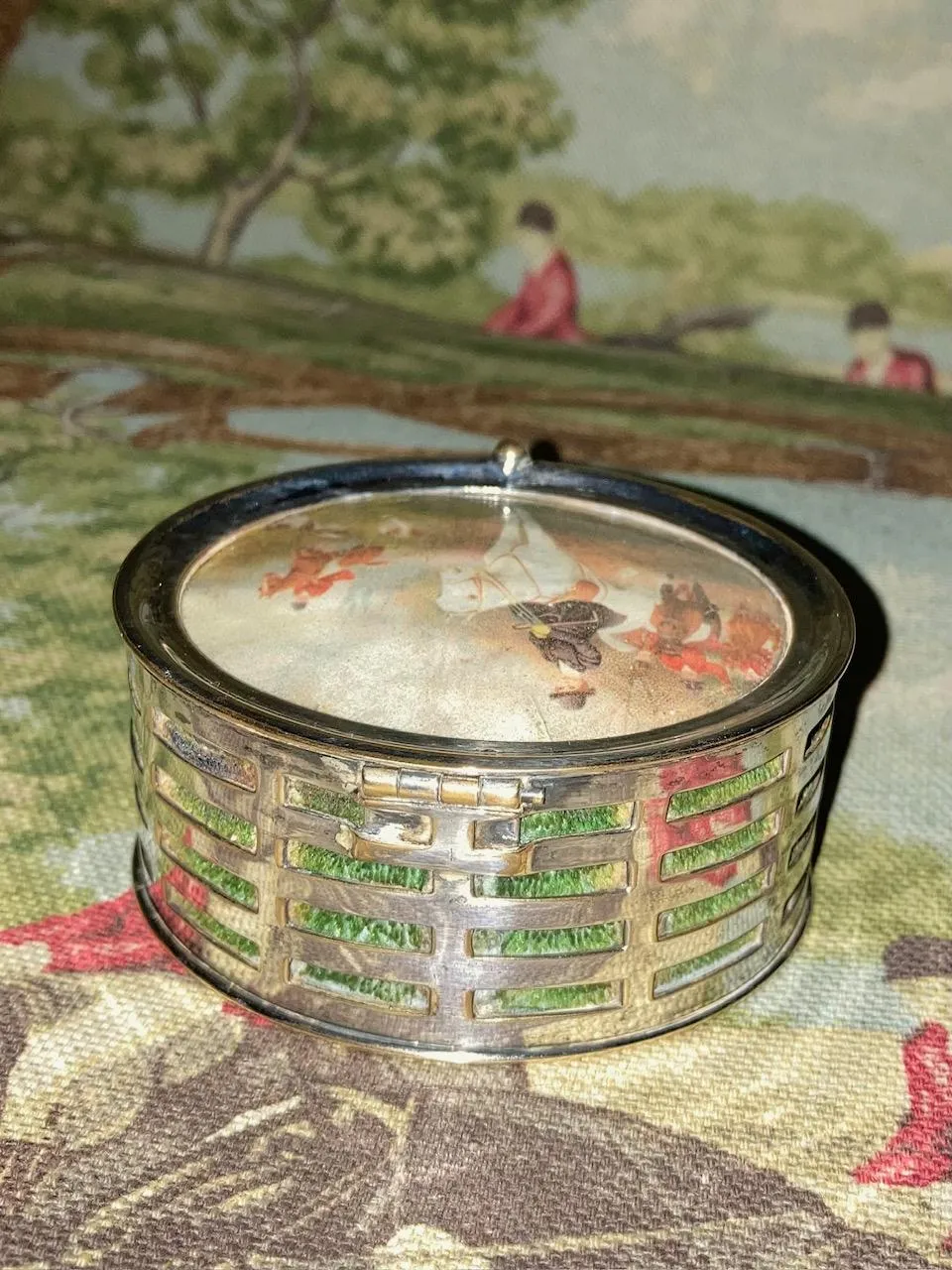 Box Sterling Silver with Side Saddle Theme Ring Container