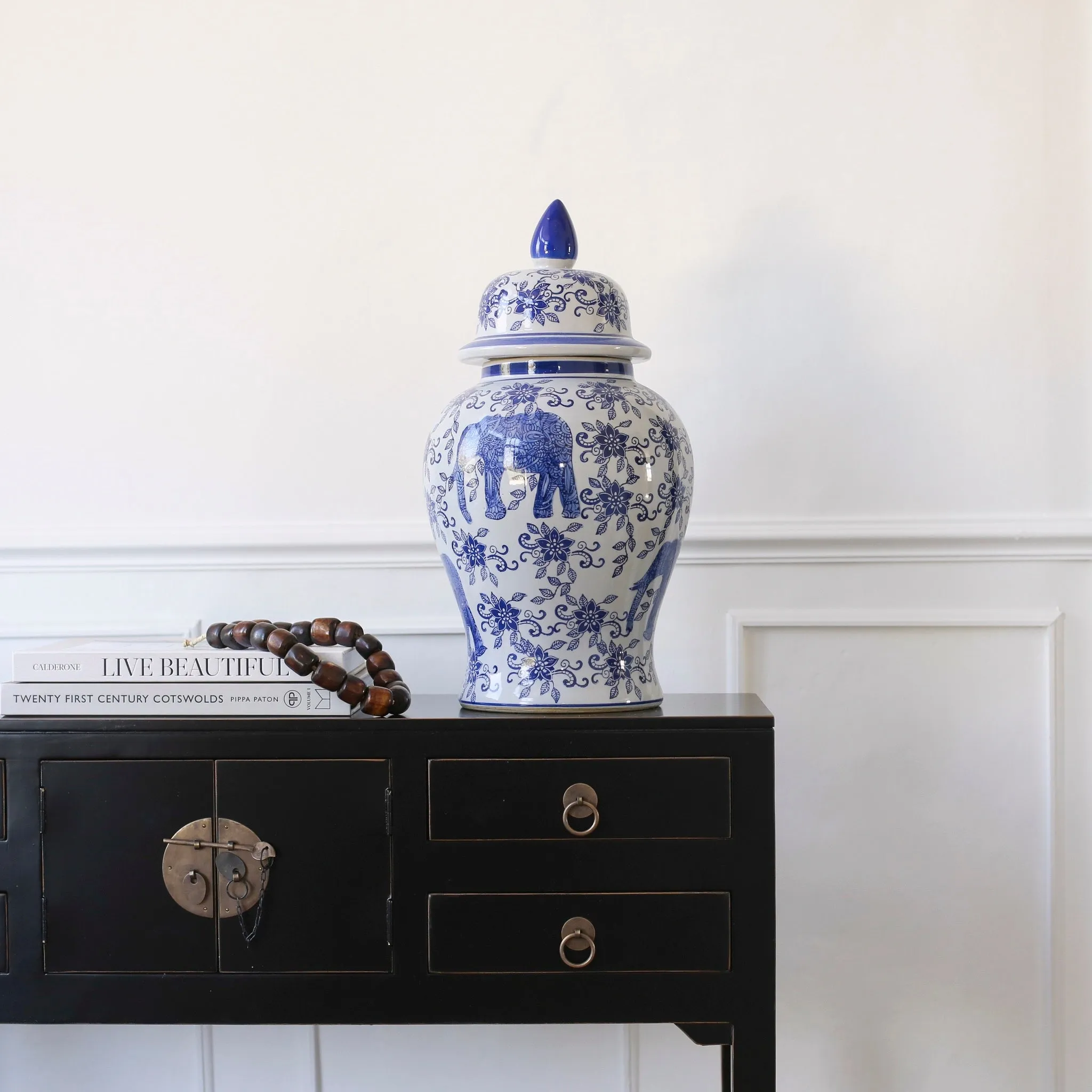 Chinoiserie Pot With Lid