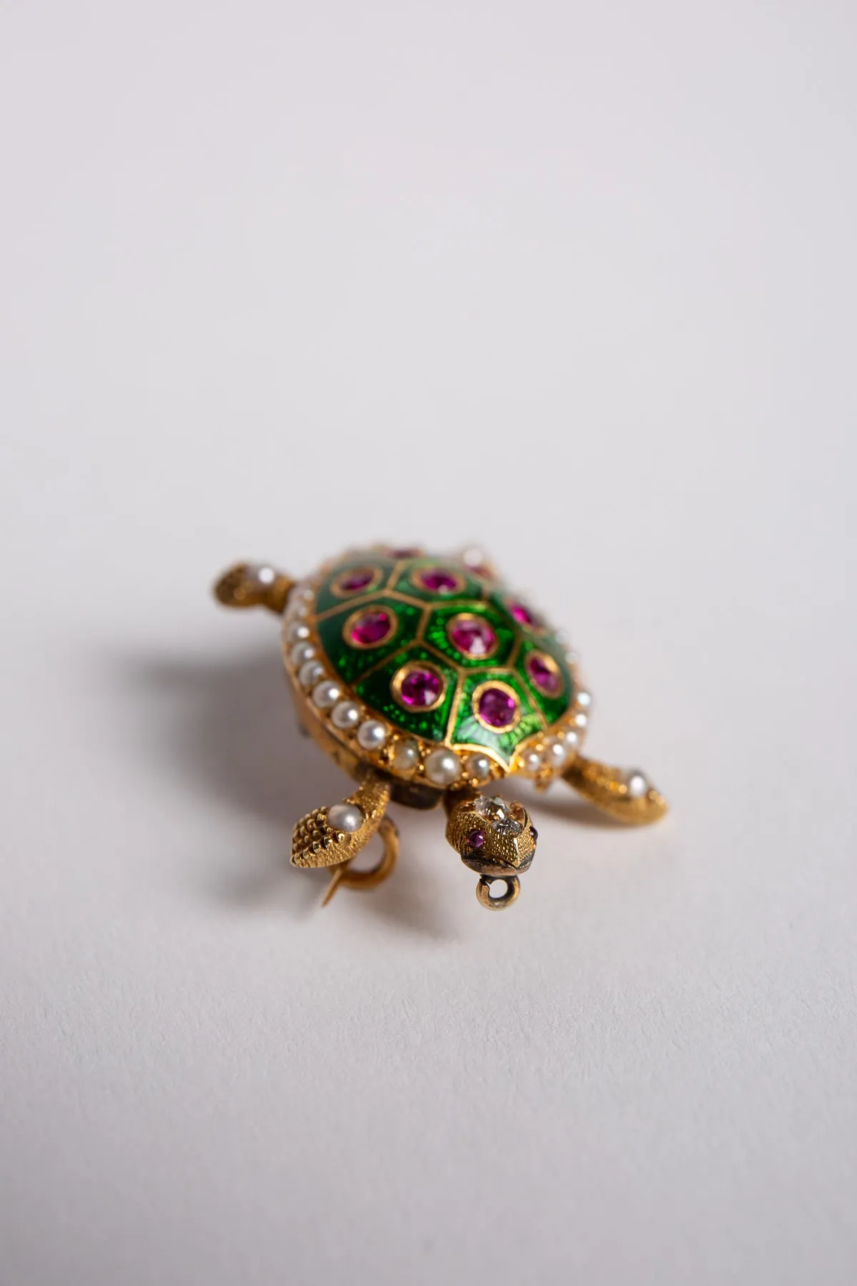 MAXFIELD PRIVATE COLLECTION | VINTAGE TURTLE BROOCH