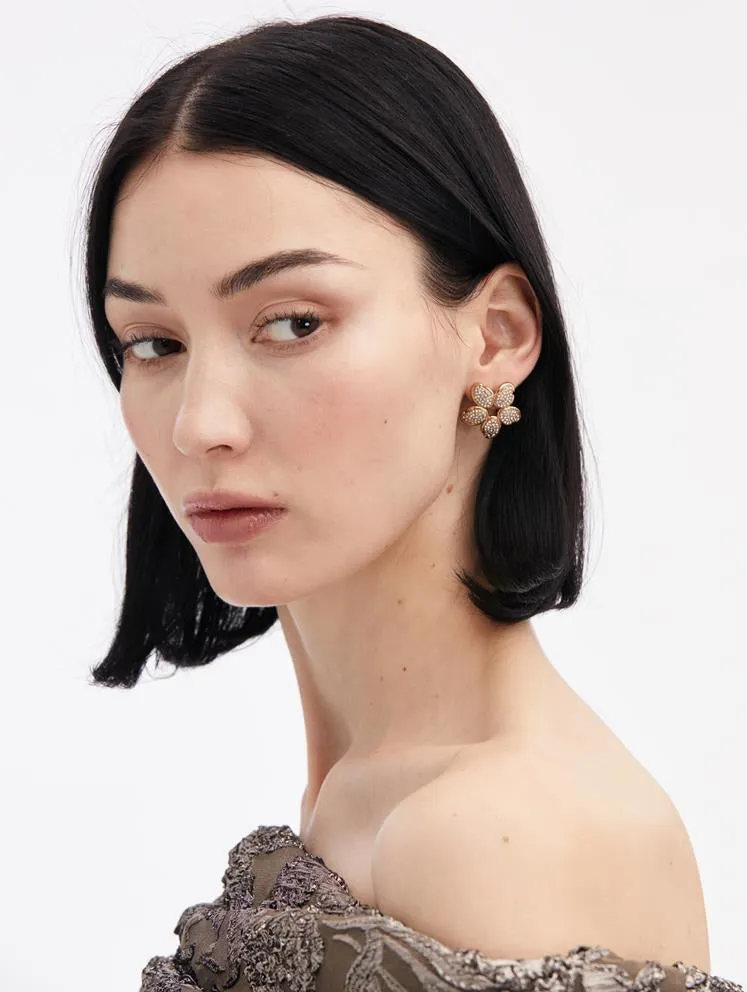 Oscar de la Renta Flower Earrings With Crystals