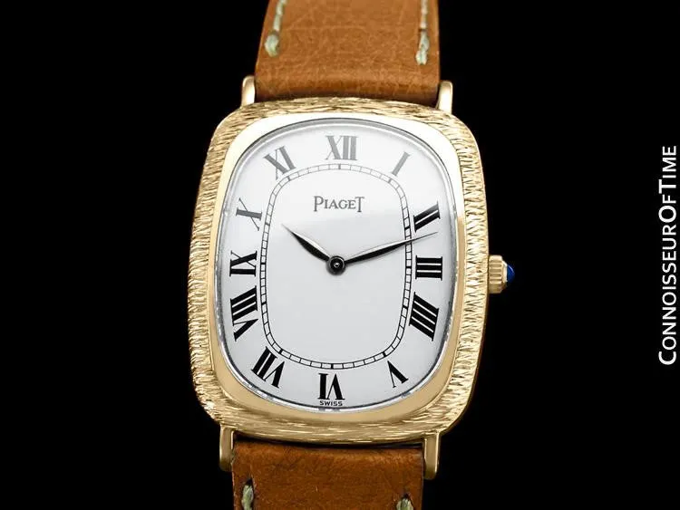 Piaget Vintage Midsize Mens Rectangular Handwound Watch with Sculptured Top - 18K Gold
