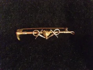 Stock Pin 15 ct c. 1910 Fox Mask and Snaffle Bit on Hunt Whip Form
