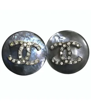 Vintage CHANEL black shell earrings with rhinestone crystal CC motif. Rare jewelry piece. 0410231