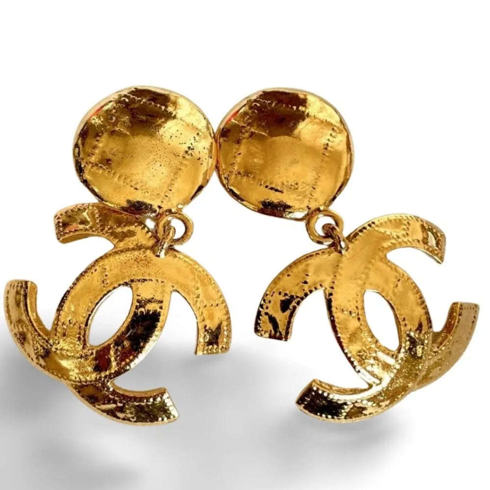 Vintage CHANEL golden large CC dangle earrings with diagonal stitch design. Classic and popular jewelry. Coco mark earrings. 060206ac2